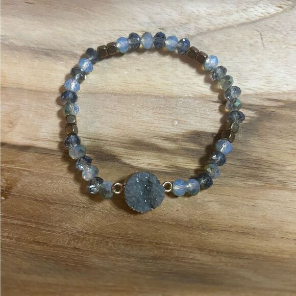 Urban Outfitters Blue and Gray Bracelet with Labradorite Beads and druzy stone - Picture 1 of 3